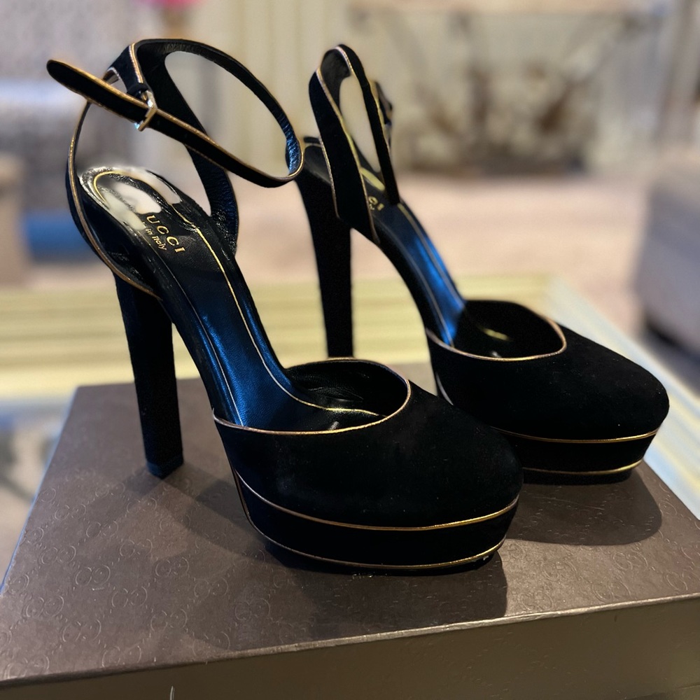 Authentic Gucci Platform heel in black